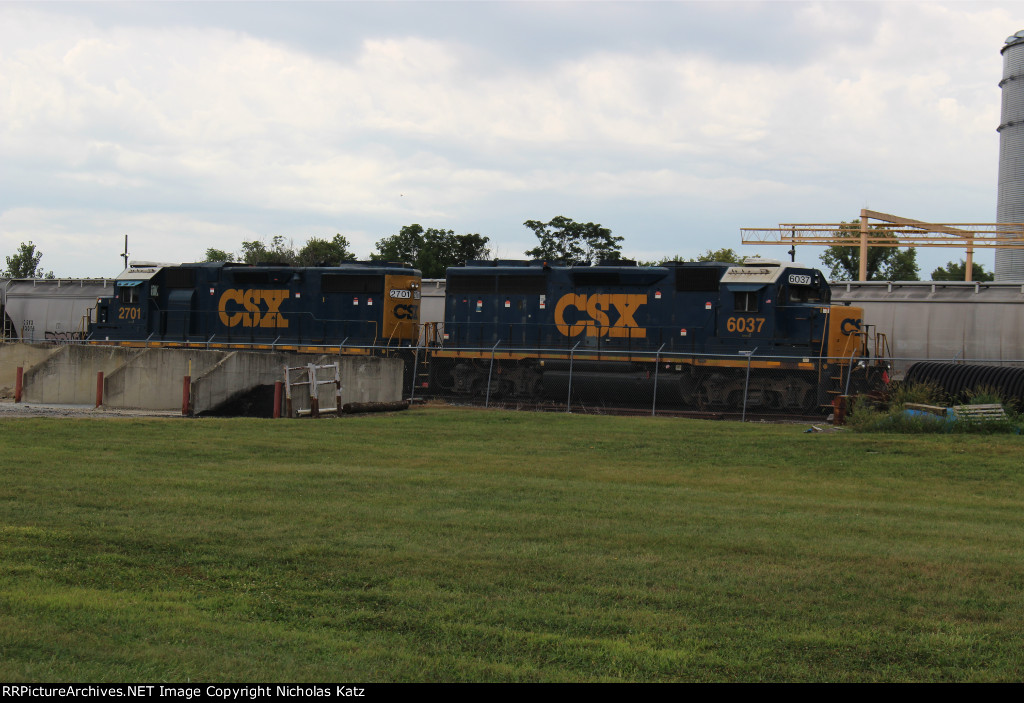 CSX 6037 & CSX 2701